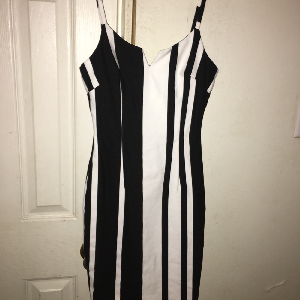 Dress - Picture 3 of 3